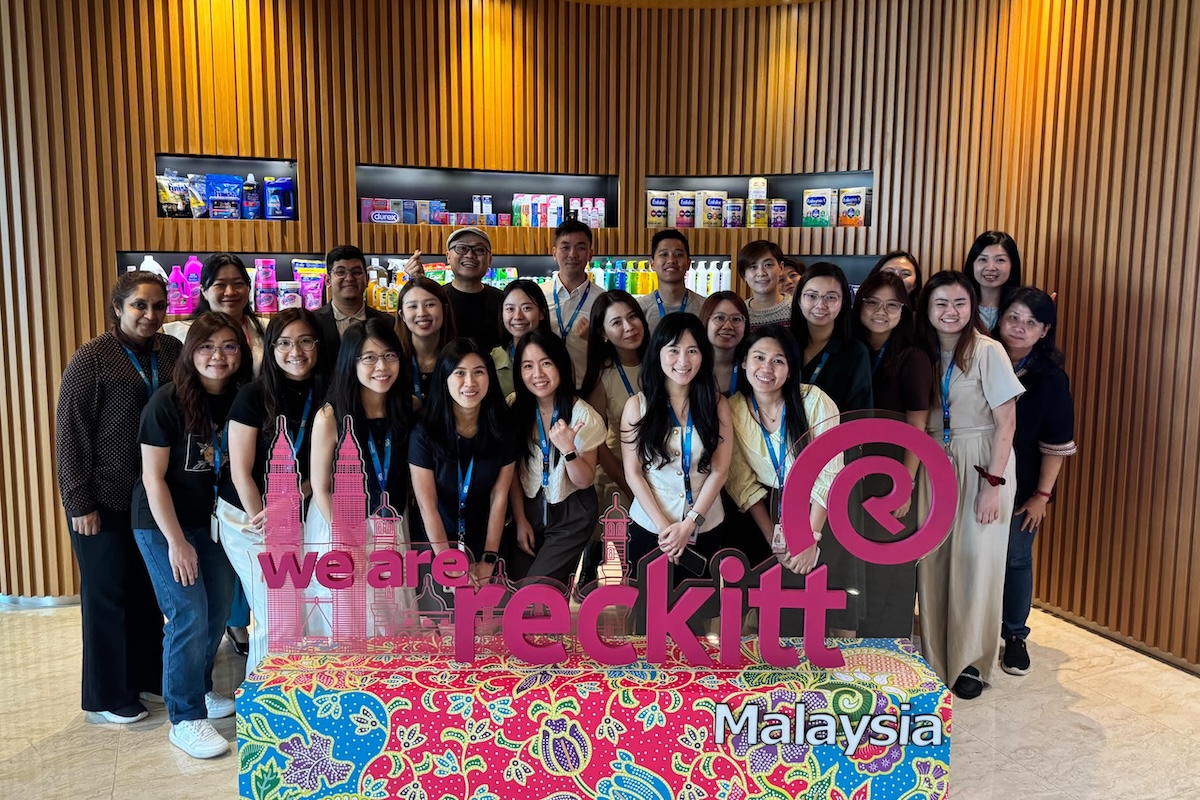group-photo-reckitt